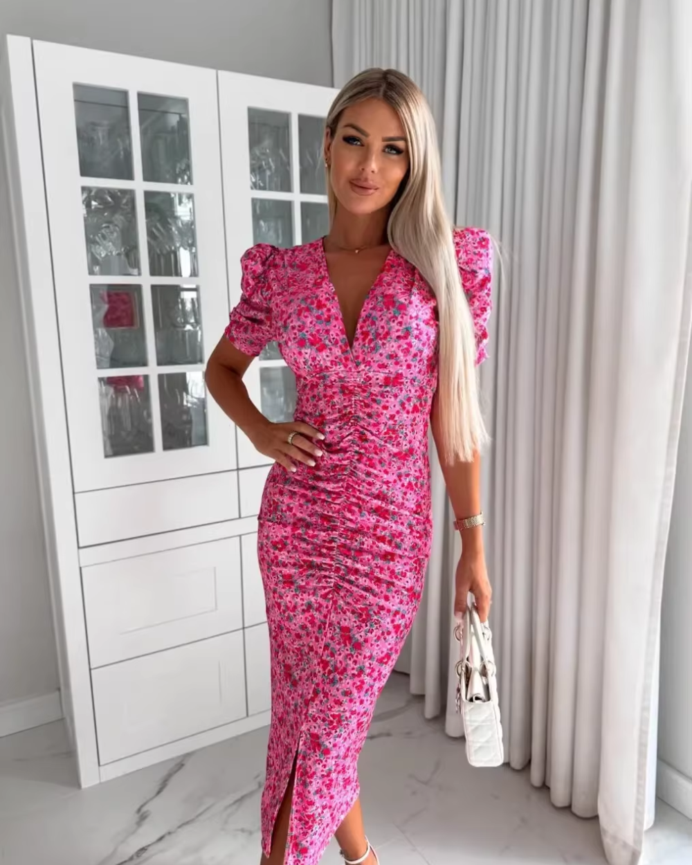Vestido comprido elegante com decote em V