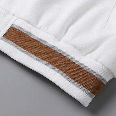 Casaco com capuz elegante