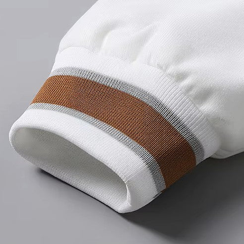 Casaco com capuz elegante