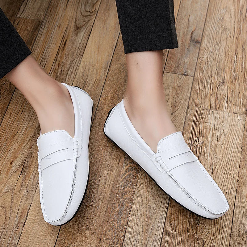 Mocassins casuais de verão em pele