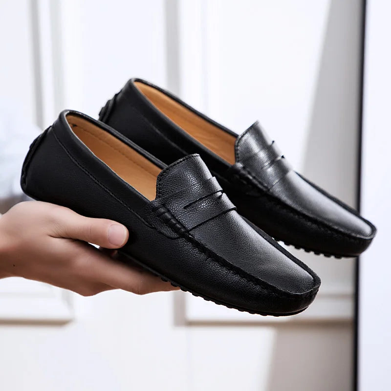 Mocassins casuais de verão em pele