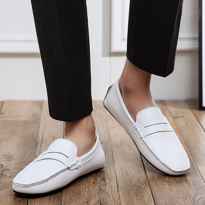 Mocassins casuais de verão em pele