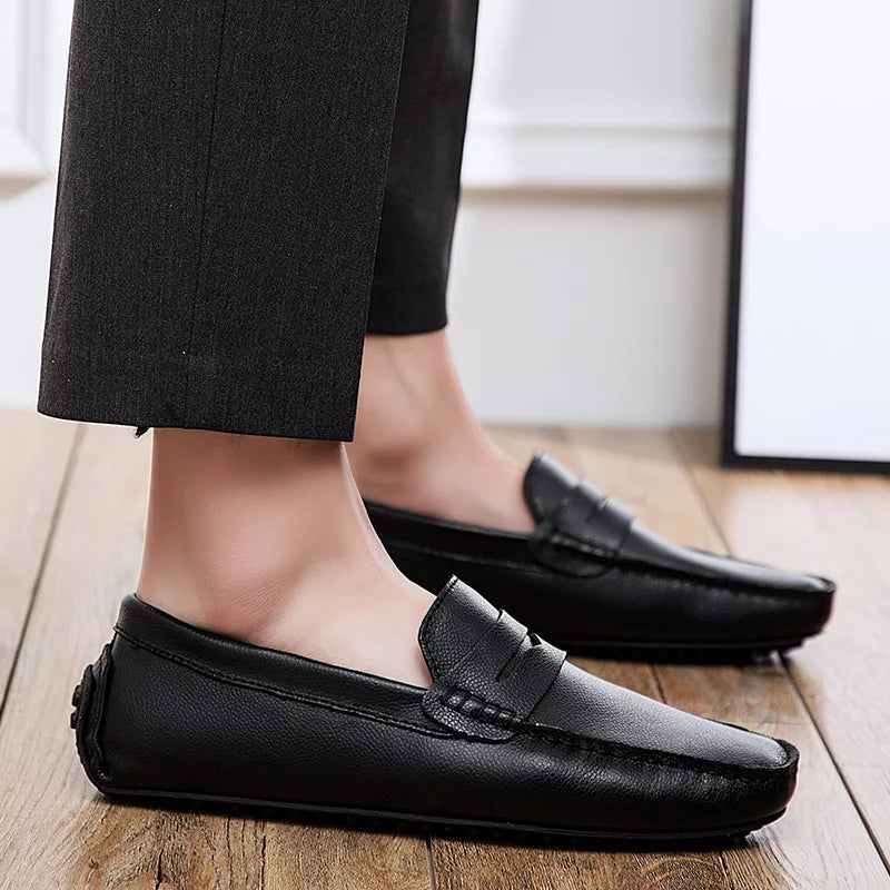 Mocassins casuais de verão em pele