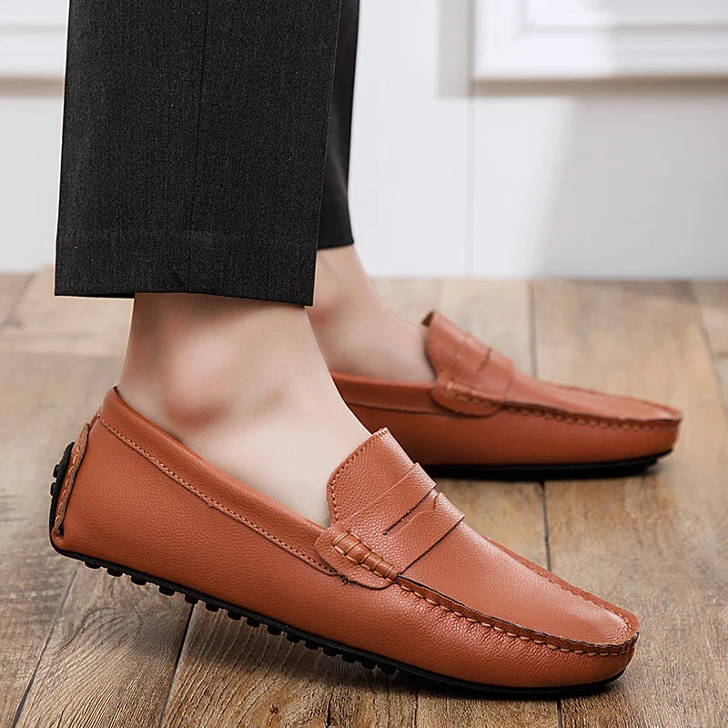 Mocassins casuais de verão em pele