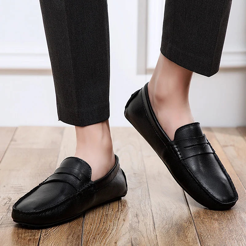 Mocassins casuais de verão em pele
