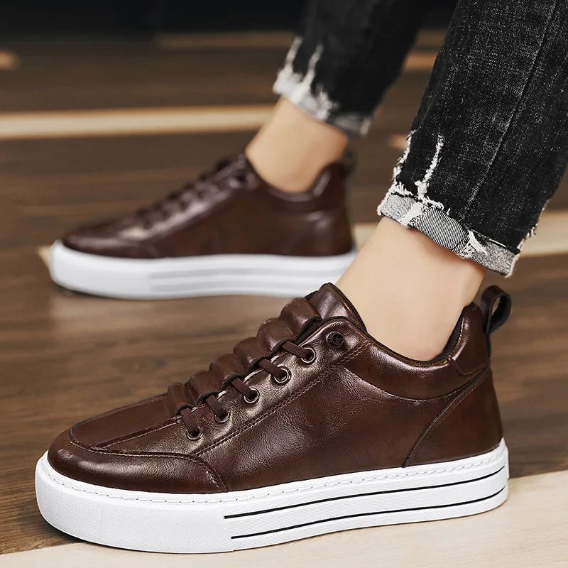 Sapatos de couro elegantes