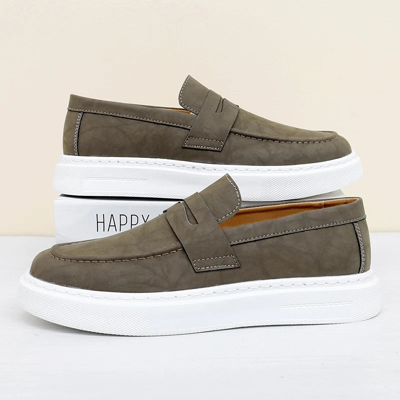 Sapatos de couro chiques