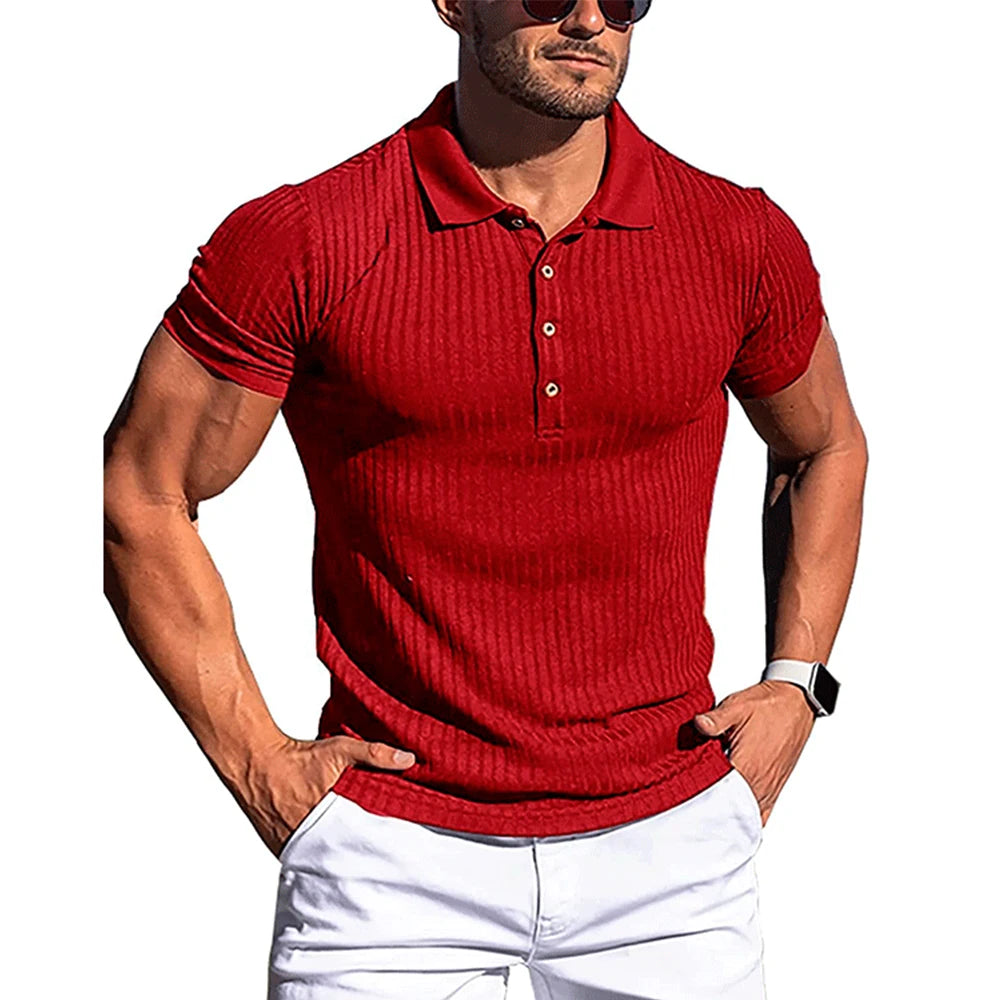 Camisa pólo com riscas elegantes
