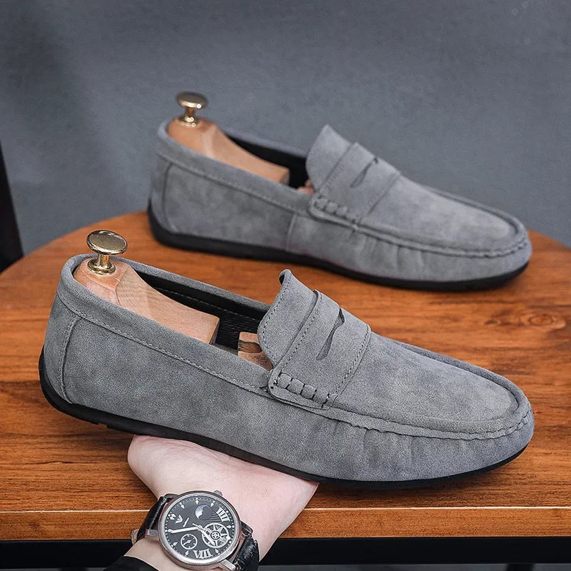 Mocassins leves de camurça para homem