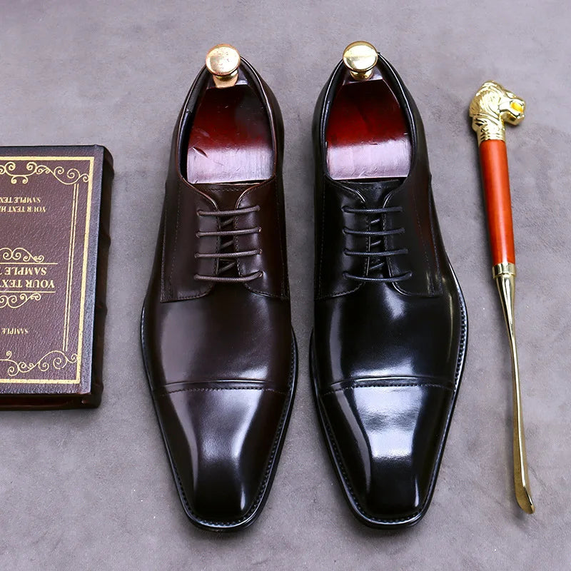 Sapatos de negócios chiques em pele
