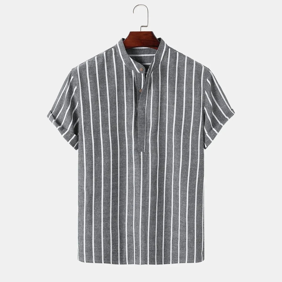 Camisa elegante de manga curta às riscas