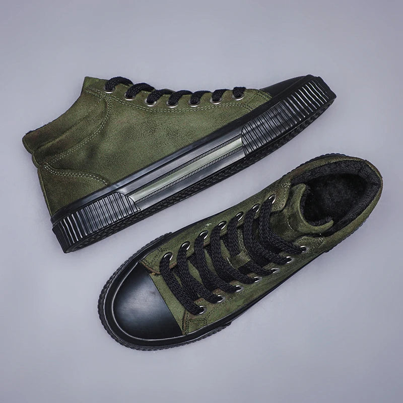 Sapatos elegantes de camurça alta