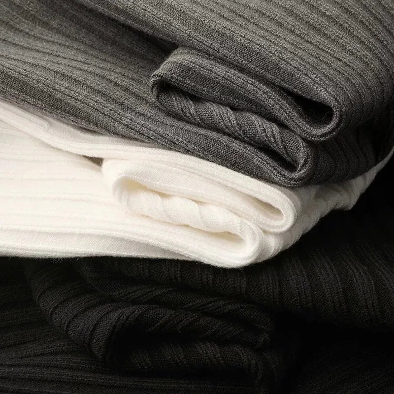 Camisola elegante com padrão às riscas e fecho de correr