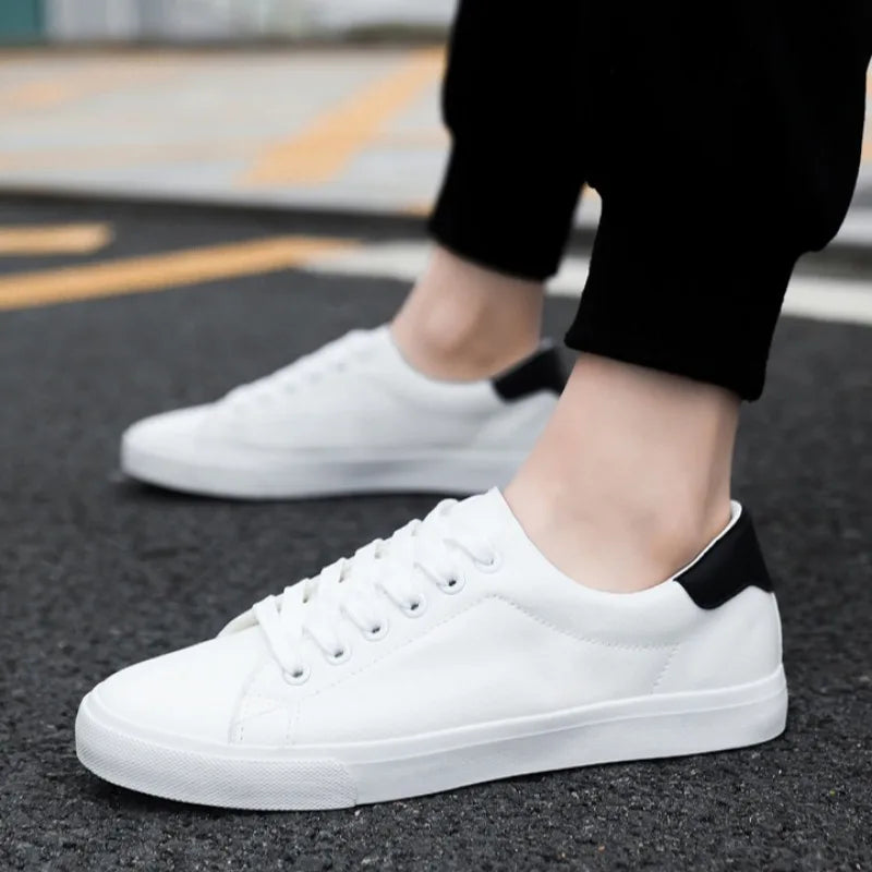 Sapatos clássicos em pele