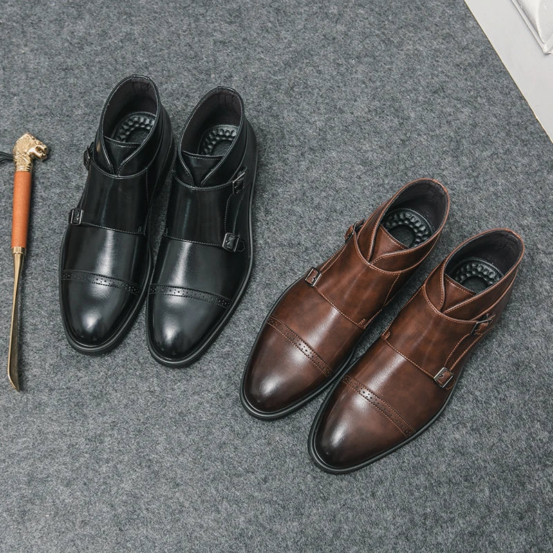 Botas de couro com fecho de fivela
