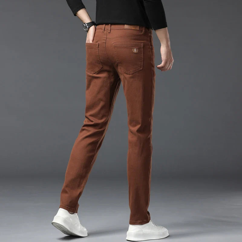 Calças de ganga elegantes em denim elástico