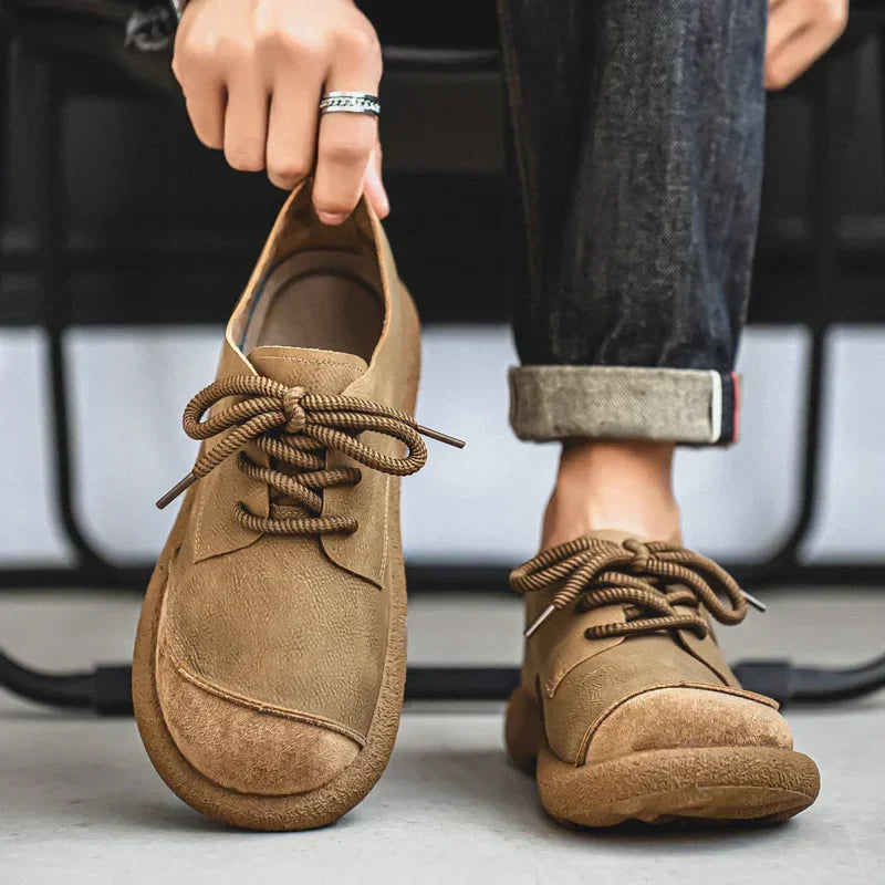 Sapatos elegantes de camurça