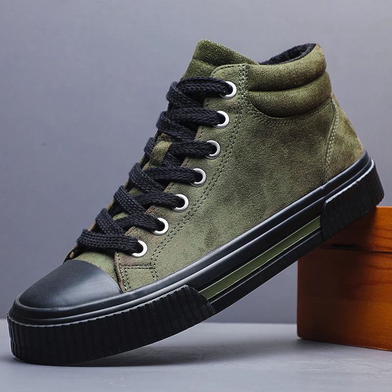 Sapatos elegantes de camurça alta