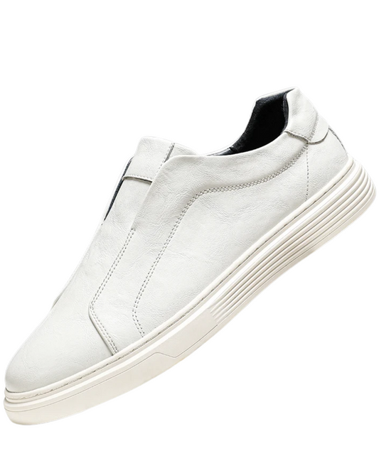Sapatos clássicos de couro slip-on