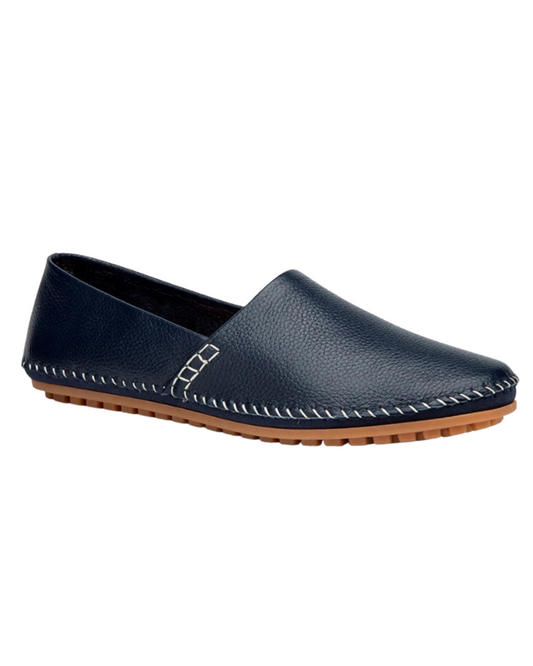 Mocassins em pele clara