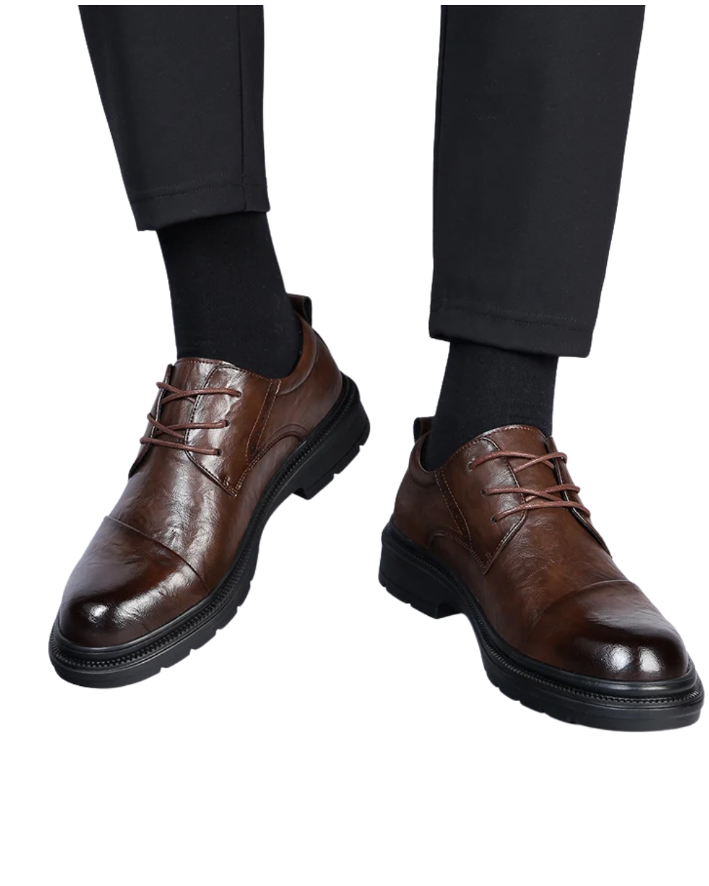 Sapatos elegantes em couro ao estilo britânico