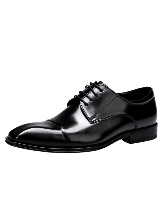Sapatos de negócios chiques em pele