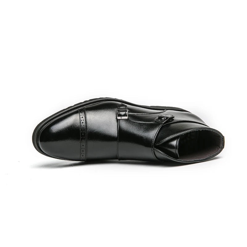 Botas de couro com fecho de fivela