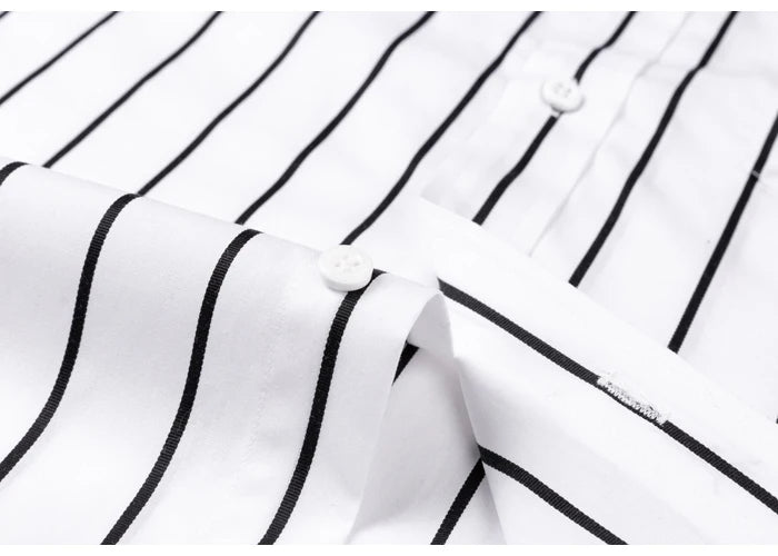 Camisa elegante de algodão às riscas