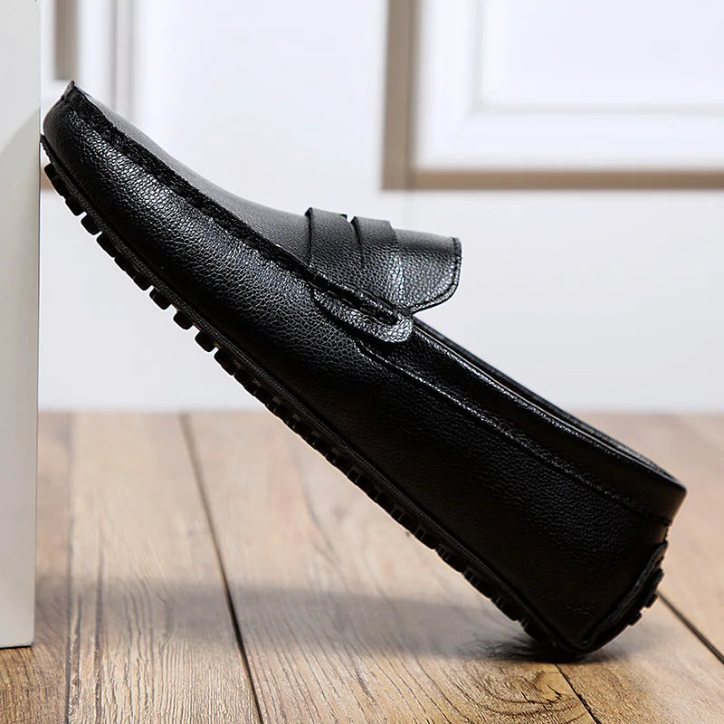 Mocassins casuais de verão em pele