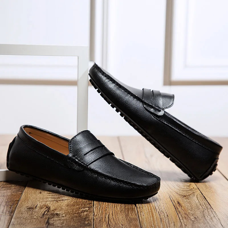 Mocassins casuais de verão em pele