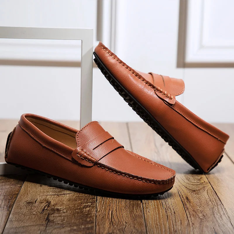 Mocassins casuais de verão em pele