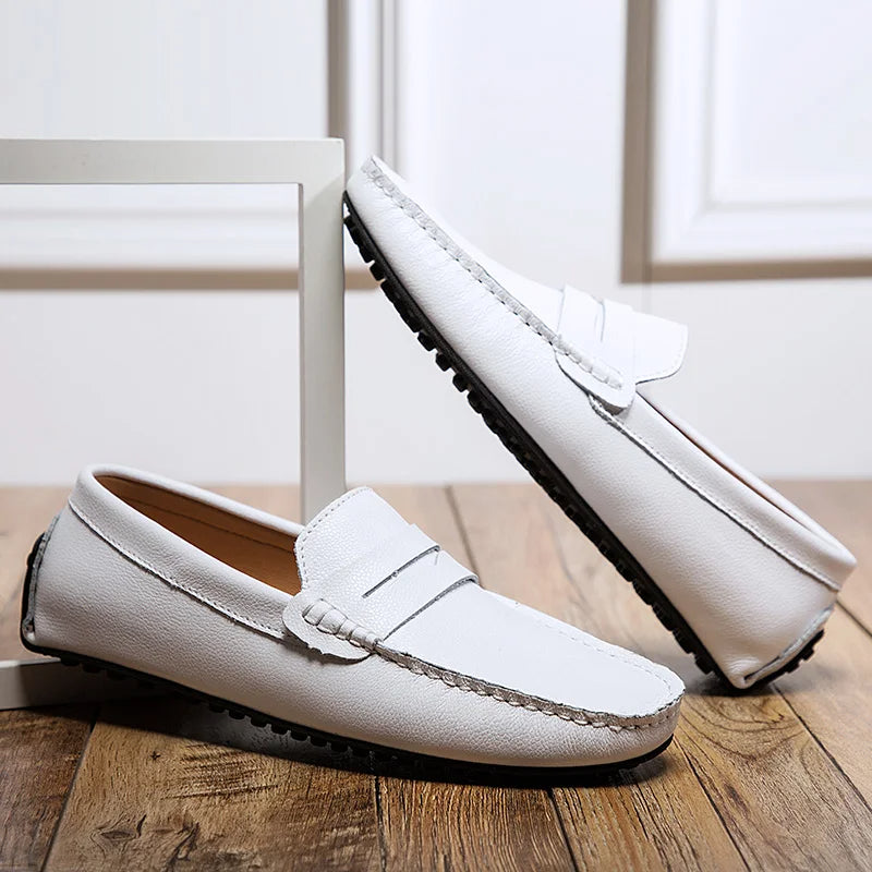 Mocassins casuais de verão em pele