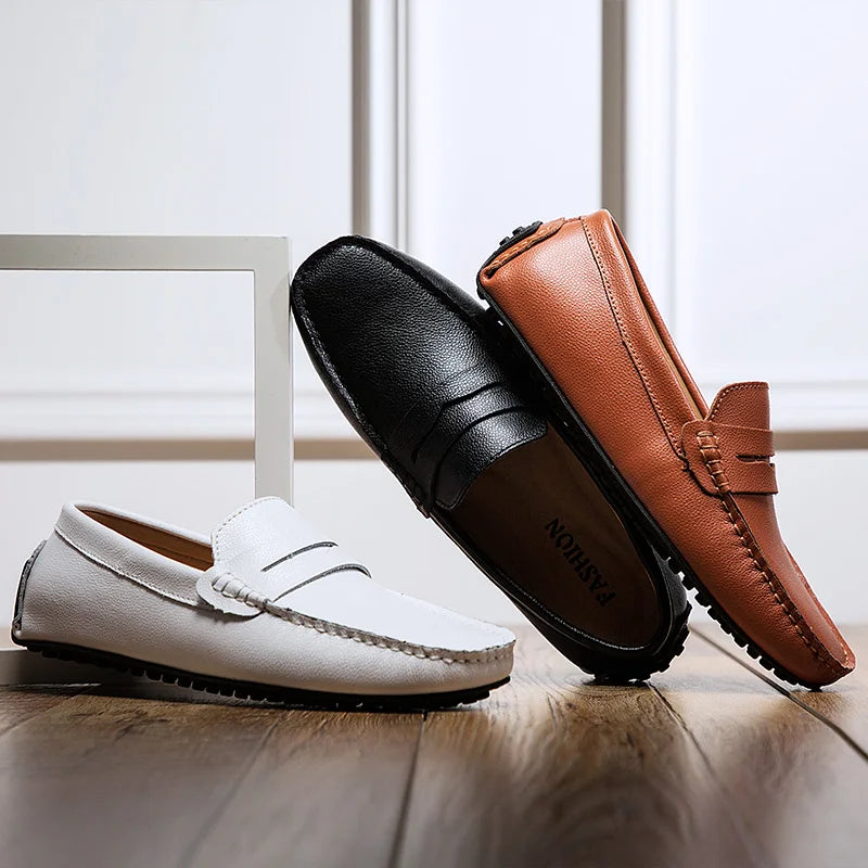 Mocassins casuais de verão em pele