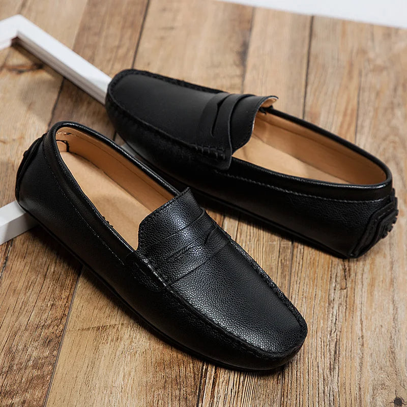 Mocassins casuais de verão em pele