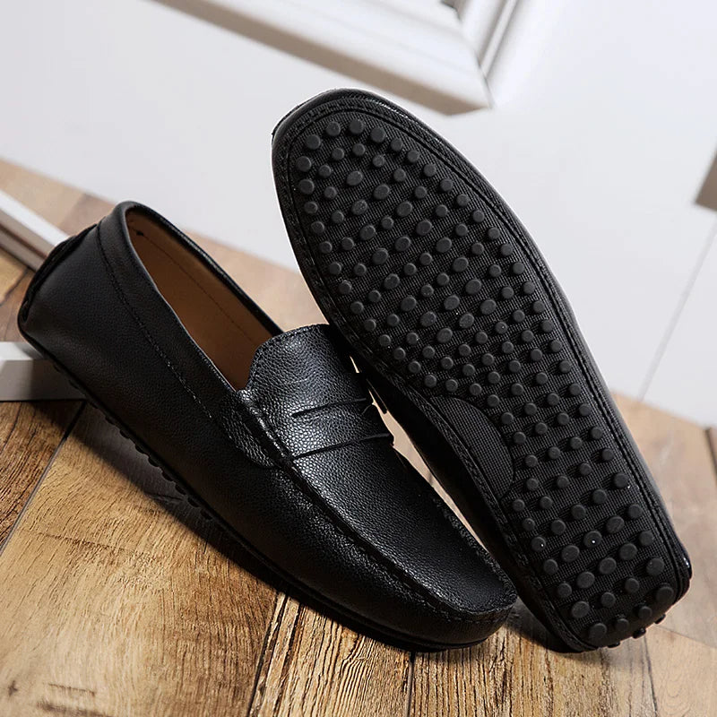 Mocassins casuais de verão em pele
