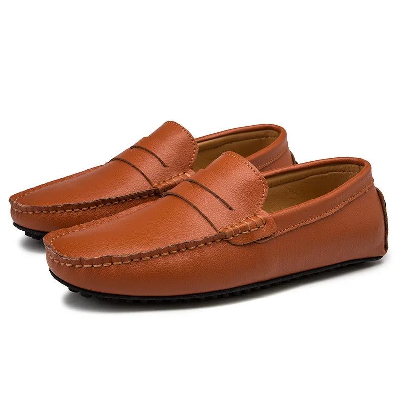 Mocassins casuais de verão em pele