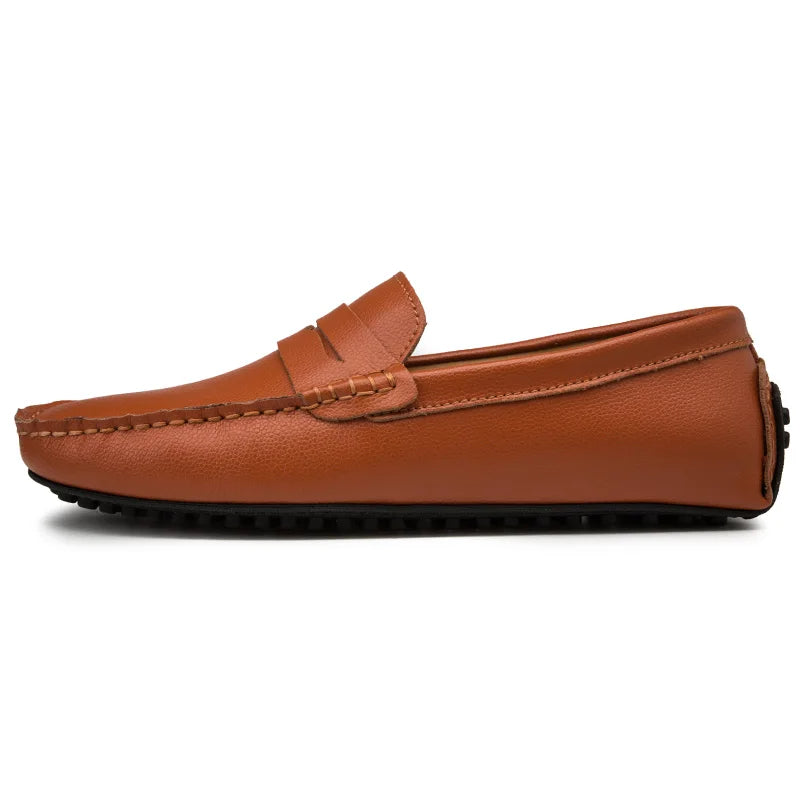 Mocassins casuais de verão em pele