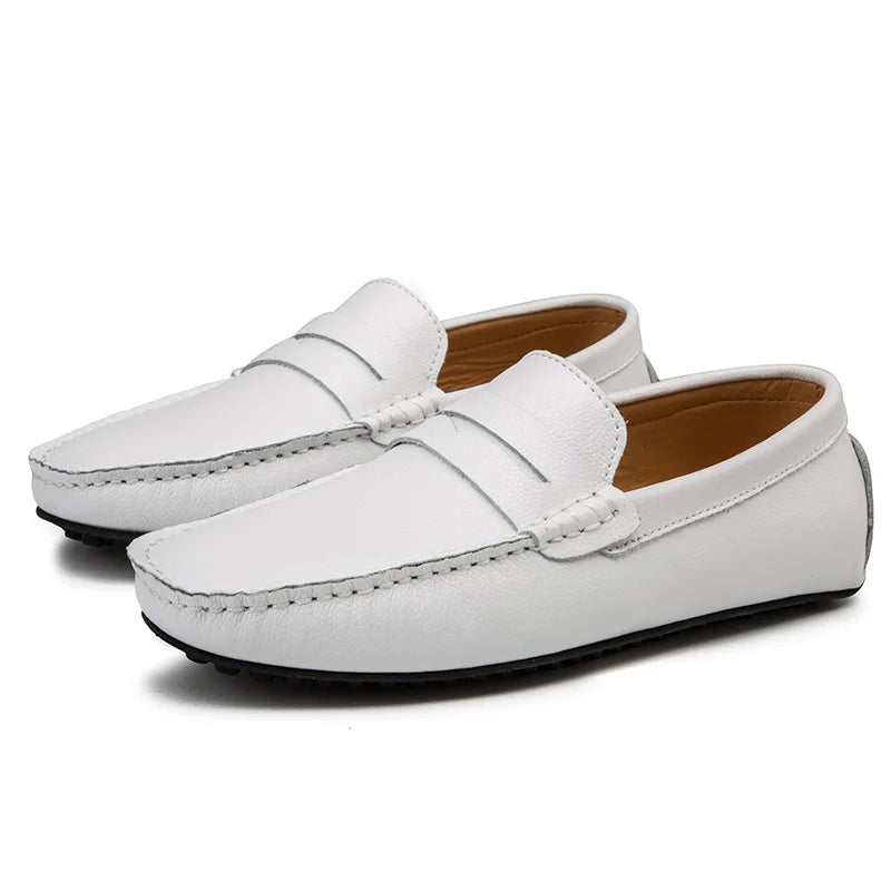 Mocassins casuais de verão em pele