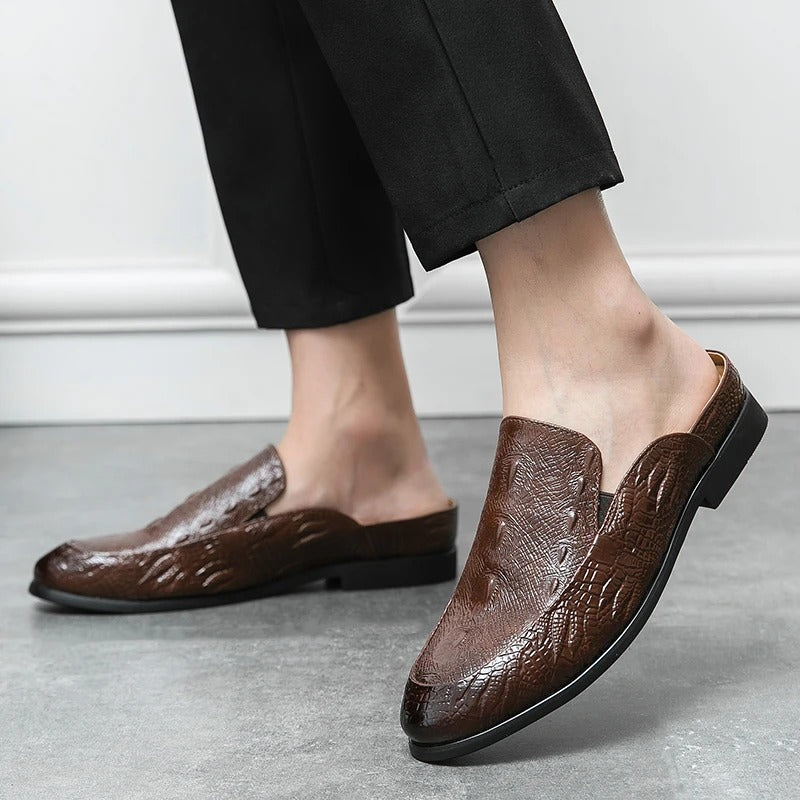 Sapatos elegantes com estampado de crocodilo