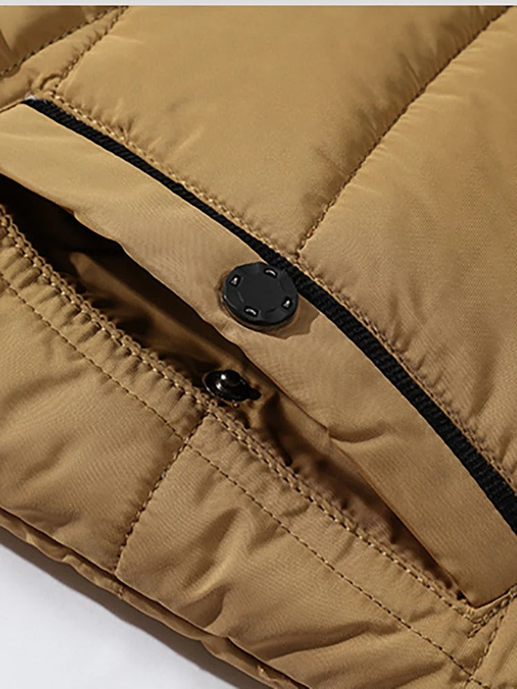 Casaco de lã com capuz elegante