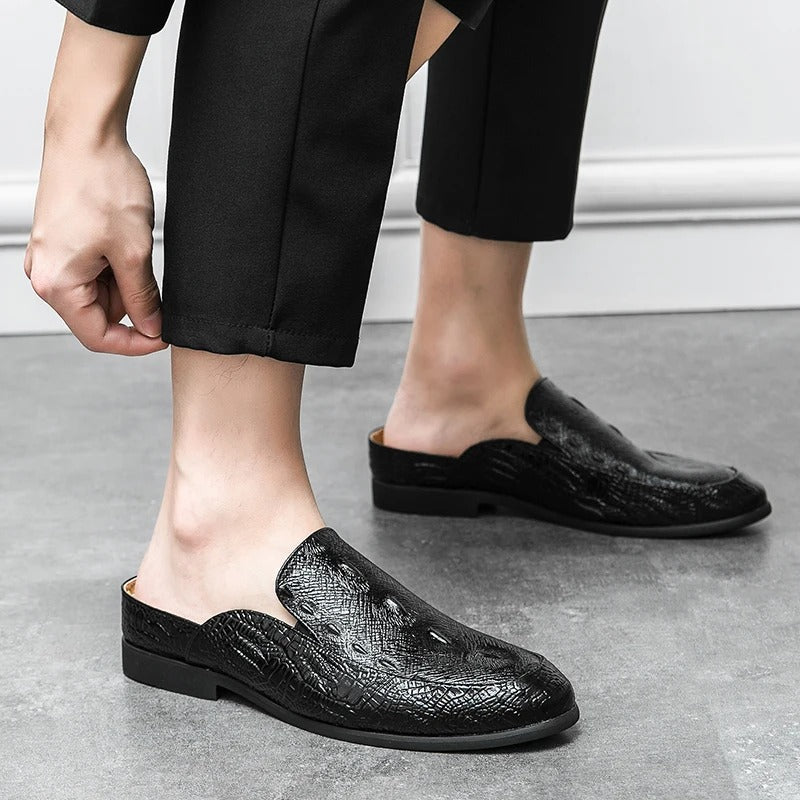 Sapatos elegantes com estampado de crocodilo